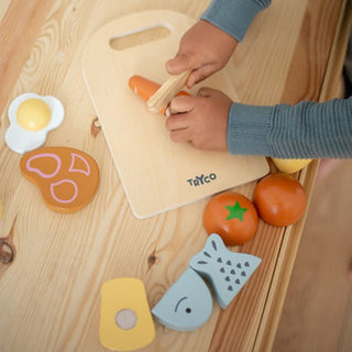 TRYCO WOODEN CHOPPING BOARD WITH FOOD